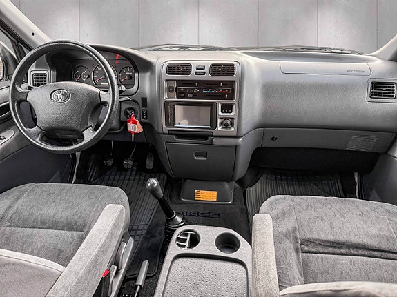 Toyota HiAce 9 of 20