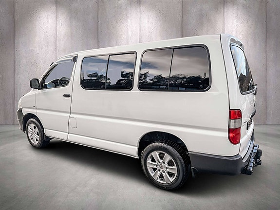 Toyota HiAce 3 of 20