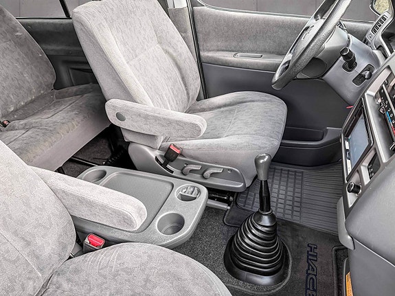 Toyota HiAce 11 of 20