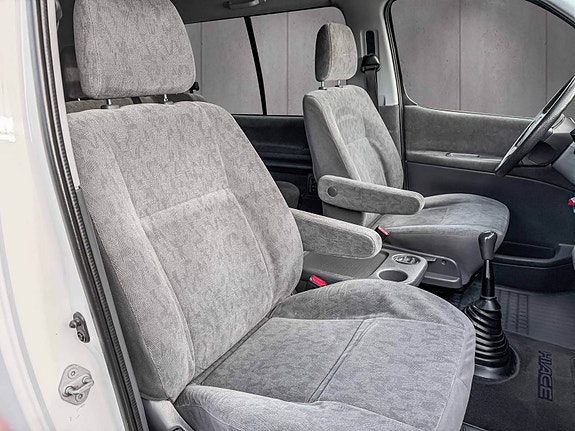 Toyota HiAce 12 of 20