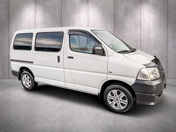Toyota HiAce 2 of 20