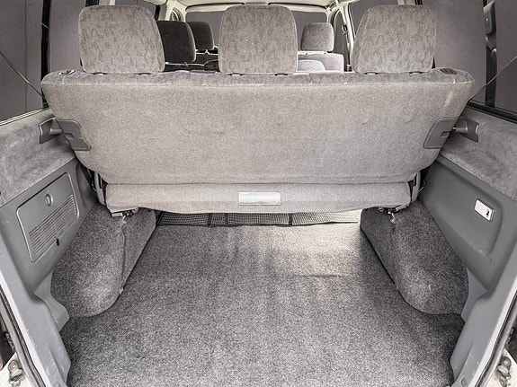 Toyota HiAce 18 of 20