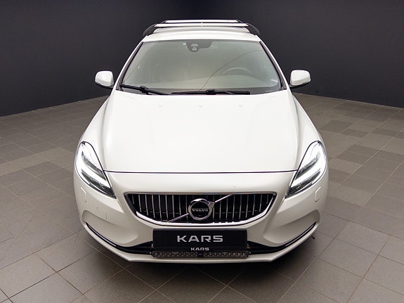 Volvo V40 3 of 30