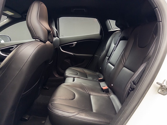 Volvo V40 24 of 30