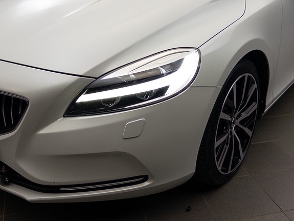 Volvo V40 12 of 30