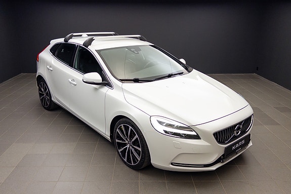Volvo V40 2 of 30
