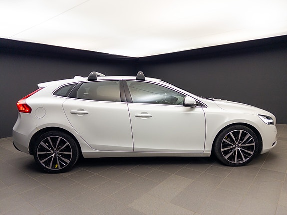 Volvo V40 4 of 30