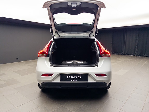 Volvo V40 11 of 30