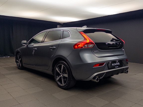 Volvo V40 8 of 30