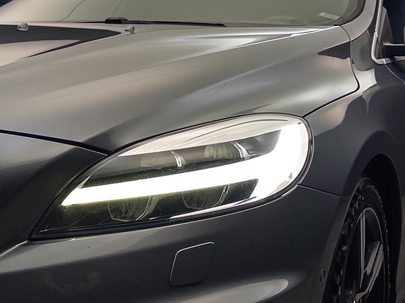 Volvo V40 13 of 30