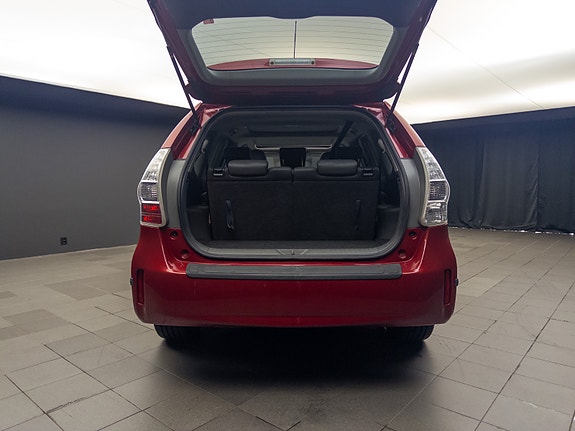 Toyota Prius+ 11 of 30