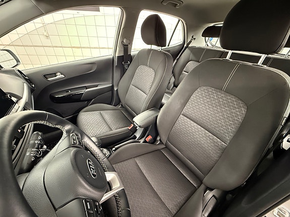 Kia Picanto 25 of 30