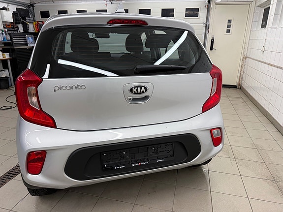 Kia Picanto 4 of 30