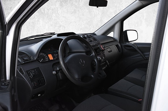 Mercedes-Benz Vito 113 12 of 16