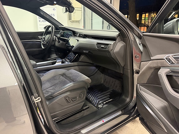 Audi e-tron Sportback 28 of 30