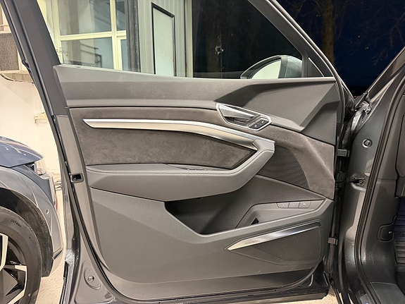 Audi e-tron Sportback 18 of 30