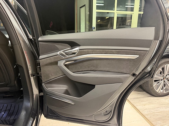 Audi e-tron Sportback 27 of 30