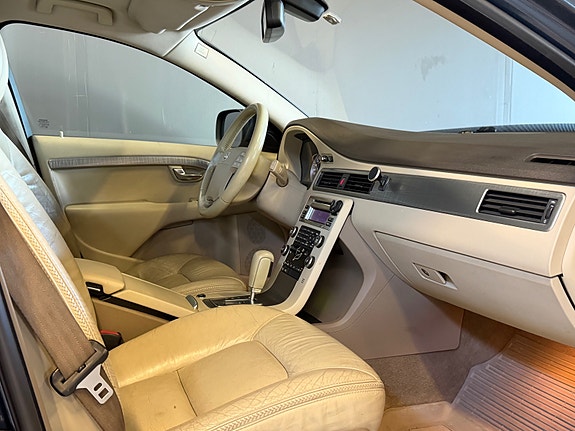 Volvo XC70 17 of 30