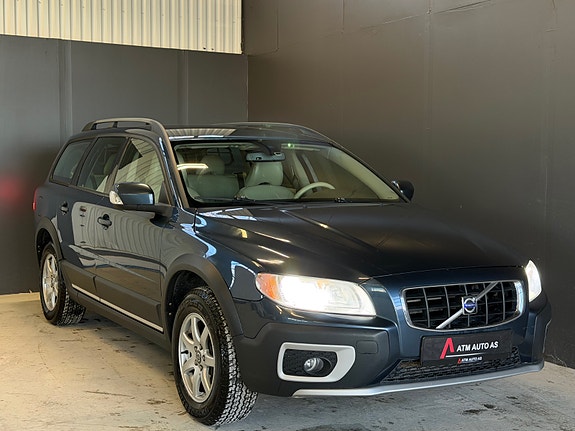 Volvo XC70 2 of 30