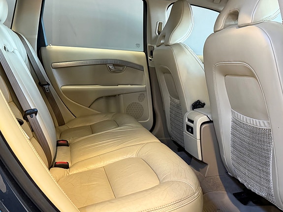 Volvo XC70 18 of 30
