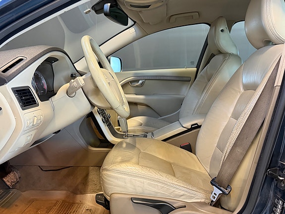 Volvo XC70 13 of 30