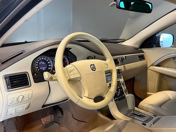Volvo XC70 15 of 30