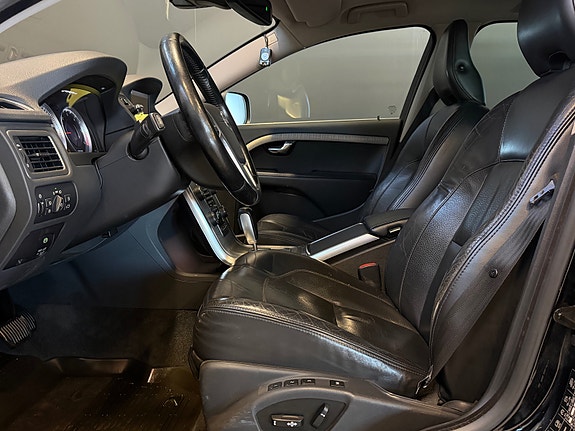 Volvo XC70 13 of 30
