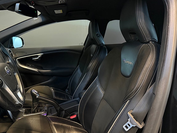 Volvo V40 16 of 30