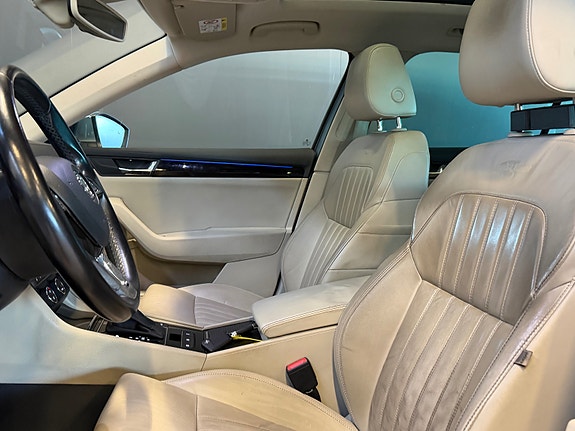 Skoda Superb 16 of 30