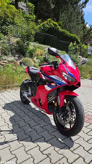 Honda CBR 650R 6 of 11