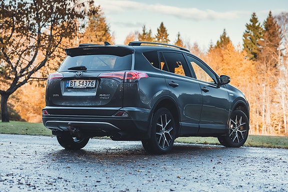 Toyota RAV4 2 of 30