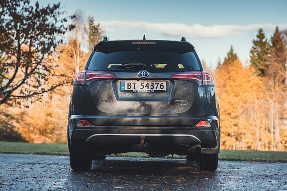 Toyota RAV4 4 of 30