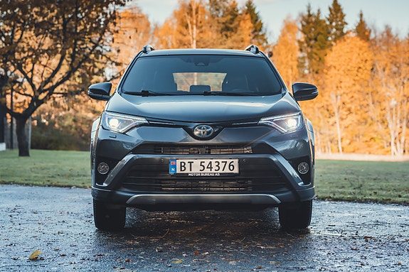 Toyota RAV4 3 of 30