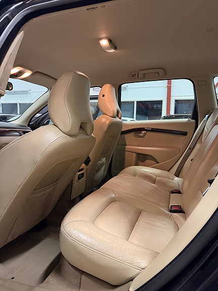 Volvo V70 12 of 26