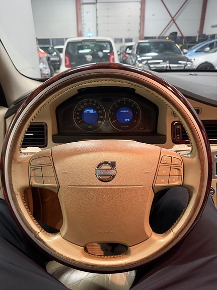 Volvo V70 13 of 26