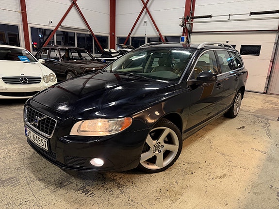 Volvo V70 2 of 26
