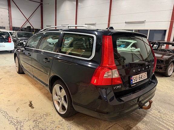 Volvo V70 4 of 26