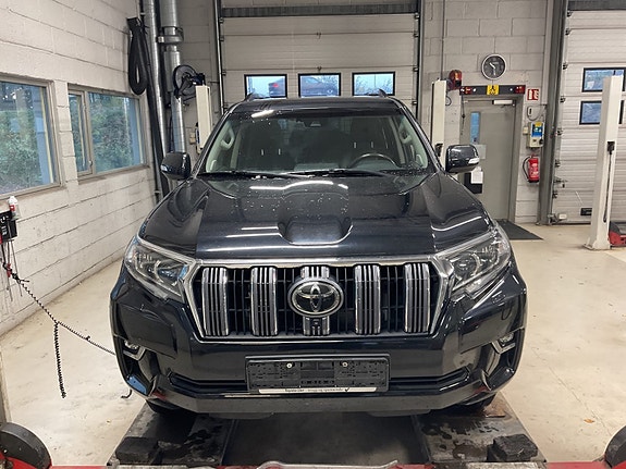 Toyota Land Cruiser 7 of 11