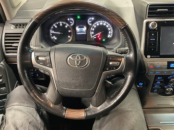 Toyota Land Cruiser 10 of 11