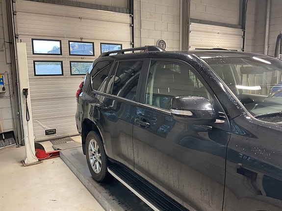 Toyota Land Cruiser 5 of 11