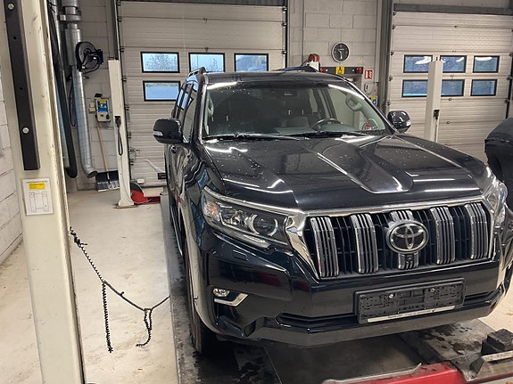 Toyota Land Cruiser 6 of 11