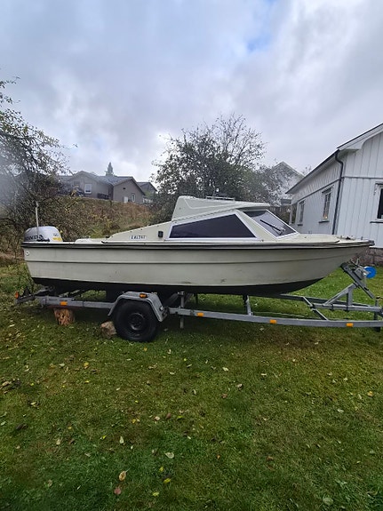 Pålitelig og pen motorbåt / Kabinbåt (Hardtop) med båthenger til salgs! 15 of 16