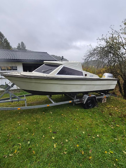 Pålitelig og pen motorbåt / Kabinbåt (Hardtop) med båthenger til salgs! 3 of 16