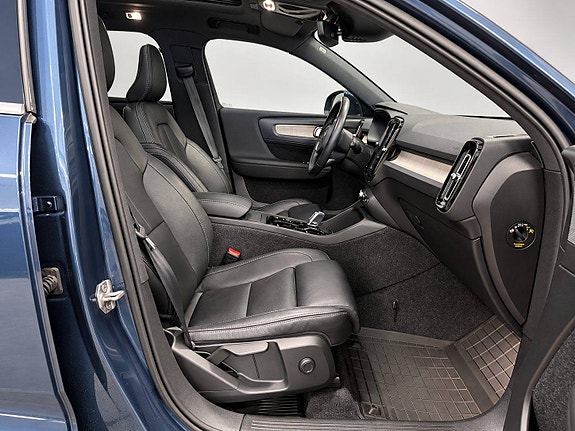 Volvo XC40 30 of 30