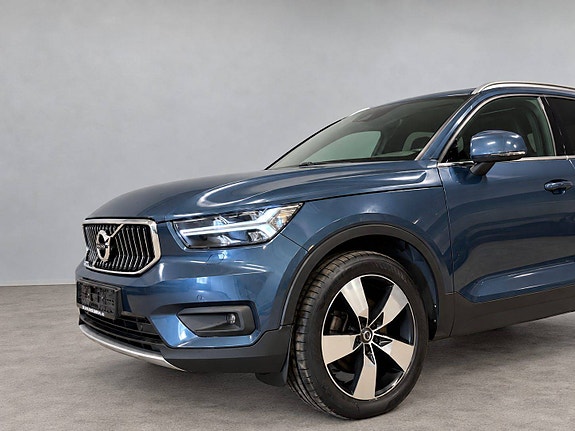 Volvo XC40 2 of 30