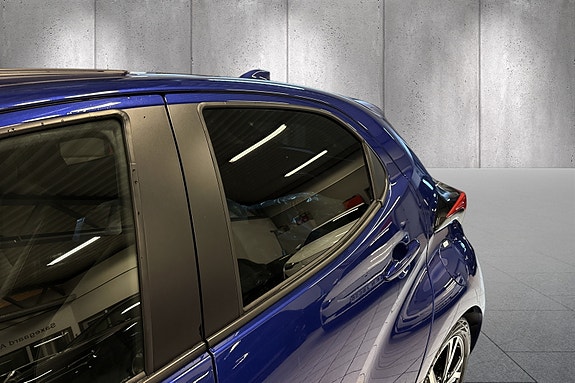 Toyota Yaris 7 of 17
