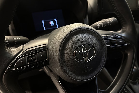 Toyota Yaris 10 of 17