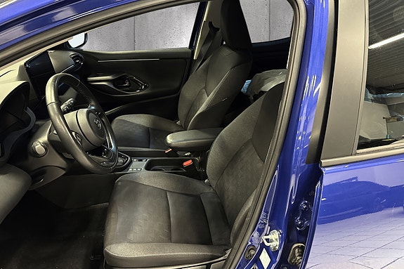 Toyota Yaris 8 of 17