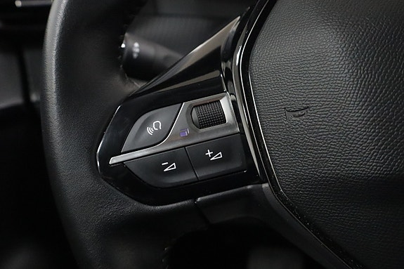 Peugeot e-208 9 of 24