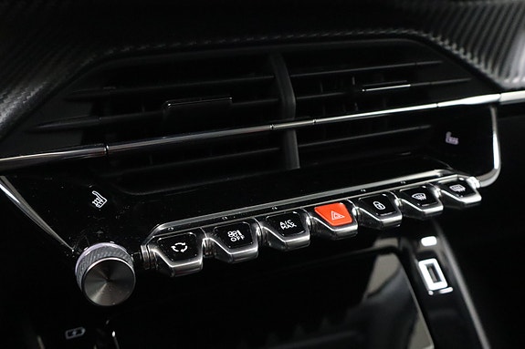 Peugeot e-208 16 of 24